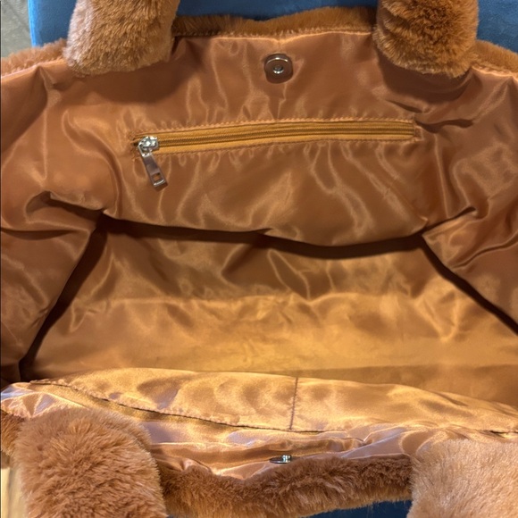 LEDDA Furry Tote Bag - Picture 2 of 3